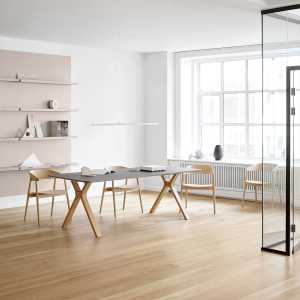 Andersen Furniture - Space Ausziehtisch 95 x 220 cm, Eiche weiß pigmentiert / Laminat Castoro Ottawa (Fenix 0717)