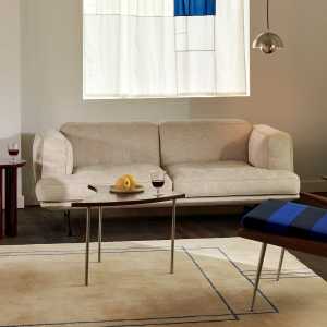 &Tradition - Inland Sofa AV22, 2-Sitzer, Gestell warm black / beige (Clay 011)