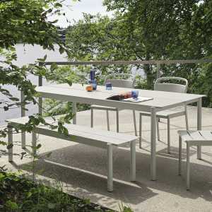 Muuto - Linearer Steel Outdoor Gartentisch, 90 x 220 cm, dunkelgrün