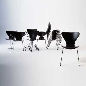 Fritz Hansen - Serie 7 Stuhl, Chrom / Esche schwarz gefärbt