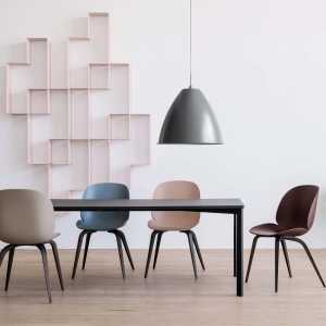 Gubi - Beetle Dining Chair, Wood Base, Eiche / sweet pink