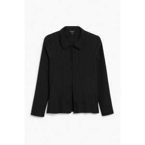 Monki Schwarze Bluse aus Kreppstoff mit langen Ärmeln und Kragen Schwarz, Blusen in Größe 34. Farbe: Black