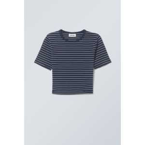 Weekday Geripptes Mini-Crop-Top Dunkelblau gestreift, T-Shirt in Größe XS. Farbe: Striped dark blue