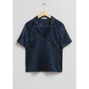 & Other Stories Fließendes Seidenhemd mit gerader Passform Dunkelblau, Blusen in Größe 34. Farbe: Dark blue