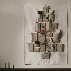 ferm LIVING - Pine Adventskalender, 90 x 125 cm, natur