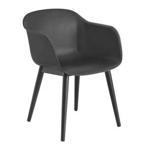 Muuto Fiber Chair Stuhl mit Armlehnen und Holzbeinen Anthracite Black (Kunststoff)