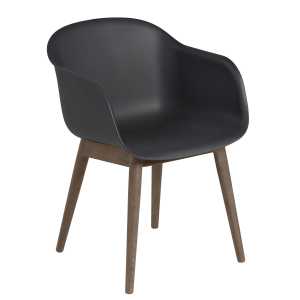Muuto Fiber Chair Stuhl mit Armlehnen und Holzbeinen Black-Stained dark brown