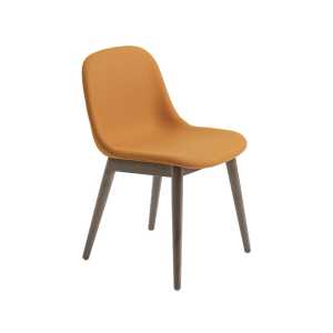 Muuto Fiber Stuhl mit Holzbeinen Stoff hero 451 orange, Braun gebeizte Eichenholzbeine
