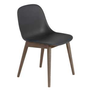 Muuto Fiber side chair Stuhl mit Holzbeinen Black-stained dark brown