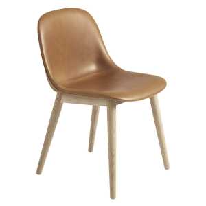 Muuto Fiber side chair Stuhl mit Holzbeinen Cognac leather-oak