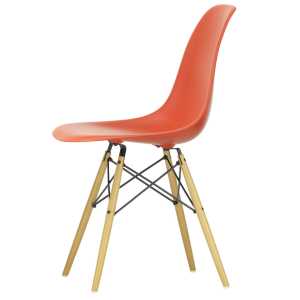 Vitra - Eames Plastic Side Chair DSW RE, Ahorn gelblich / poppy red (Filzgleiter weiß)