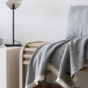Andersen Furniture - Twill Weave Decke 130 x 180 cm, weiß / grau