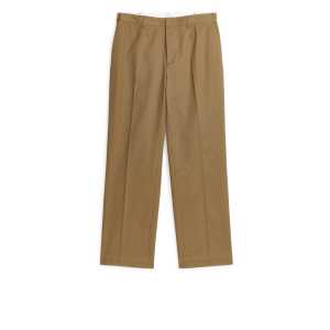 Arket Taillierte Hose mit weiter Passform Braun, Anzughosen in Größe 46. Farbe: Brown