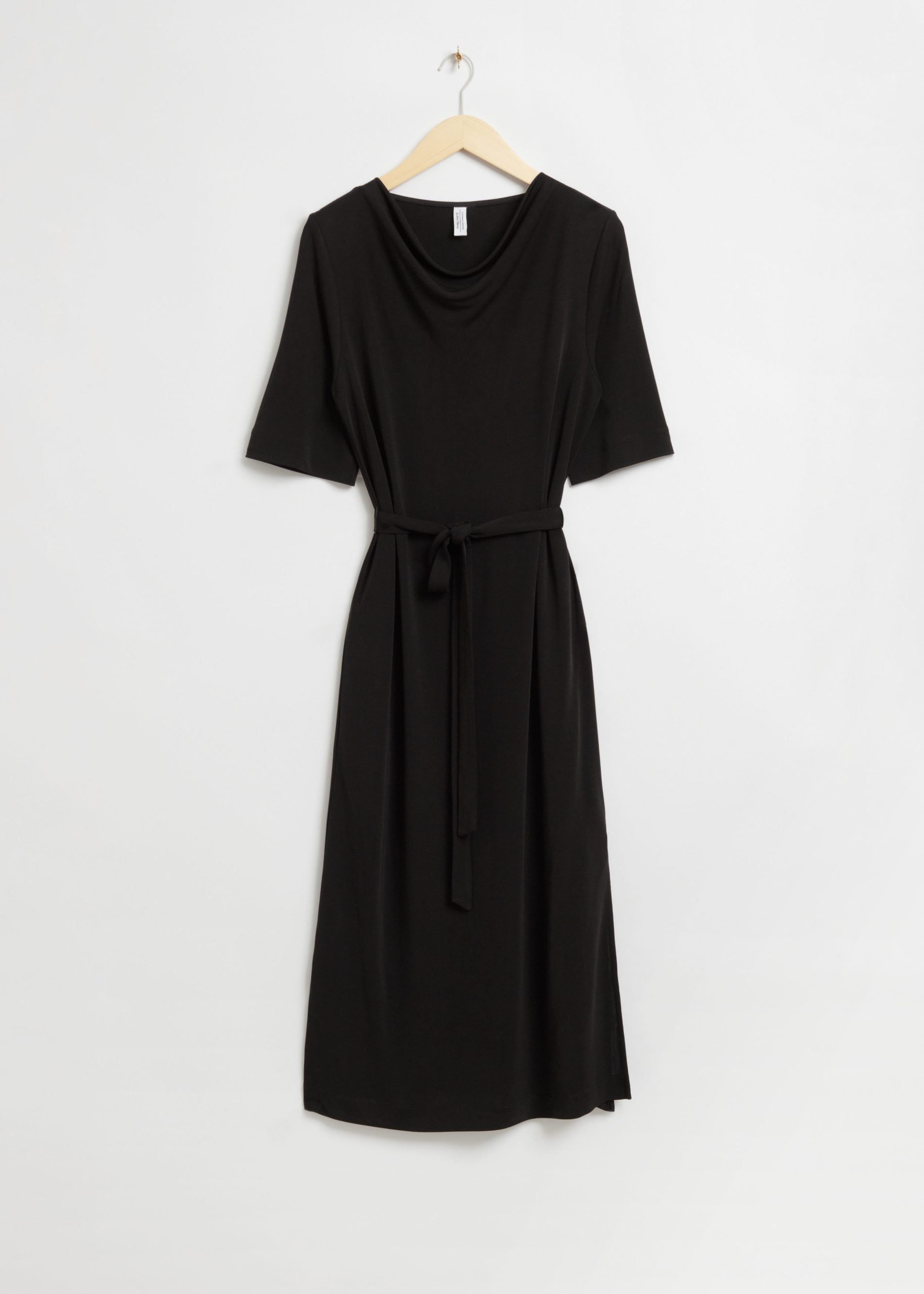 & Other Stories Kleid mit Wasserfallausschnitt und Gürtel Schwarz, Alltagskleider in Größe XS. Farbe: Black
