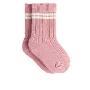 Arket Gerippte Babysöckchen Rosa, Socken in Größe 10/12. Farbe: Pink