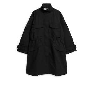 Arket Jacke mit Kordelzug Schwarz, Jacken in Größe S. Farbe: Black