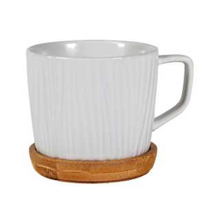 Intirilife Tasse, Keramik, Kaffee Tee Tasse Rillen Muster 230 ml Keramik mit Holz Untersetzer