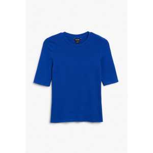 Monki Körpernahes blaues T-Shirt Knallblau in Größe XS. Farbe: Bright blue