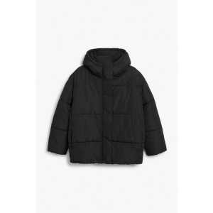 Monki Wattierte Oversize-Jacke mit Kapuze Schwarz, Jacken in Größe XS. Farbe: Black