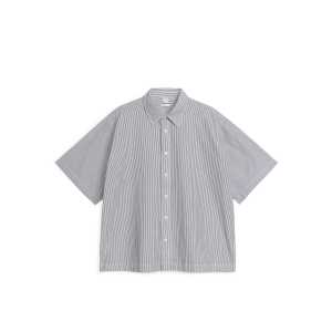 Arket Oversized-Hemd aus Popeline Schwarz/weiß gestreift, Freizeithemden in Größe 52. Farbe: Black/white stripe
