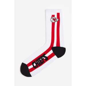 H&M Socken mit Motiv Rot/NFL in Größe 43/45. Farbe: Red/nfl