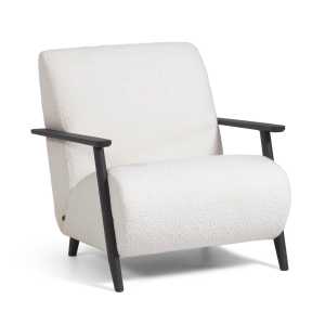 Kave Home - Meghan Sessel mit Bouclé-Bezug in Weiß und Beine aus massiver Esche mit Wenge-Finish