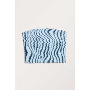Monki Kurzes Bandeau-Oberteil Verschwommene blaue Streifen, Tops in Größe XL. Farbe: Blue dizzy stripes