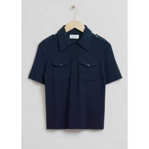 & Other Stories Körpernahes Poloshirt mit Uniformdetail Dunkelblau, T-Shirt in Größe XS. Farbe: Dark blue