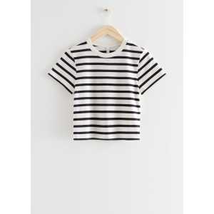 & Other Stories Kurzes T-Shirt mit Rundhalsausschnitt Schwarz/Weiß gestreift in Größe XS. Farbe: Black/white stripes