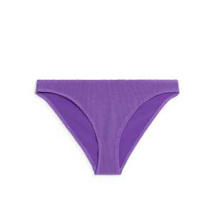 Arket Crinkle-Bikinihose mit niedrigem Bund Lila, Bikini-Unterteil in Größe 44. Farbe: Purple