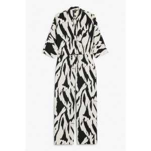 Monki Schwarz-weißer Jumpsuit mit Kragen Abstrakter Tiger schwarz/weiß, Jumpsuits in Größe XXL. Farbe: Black & white abstract tiger