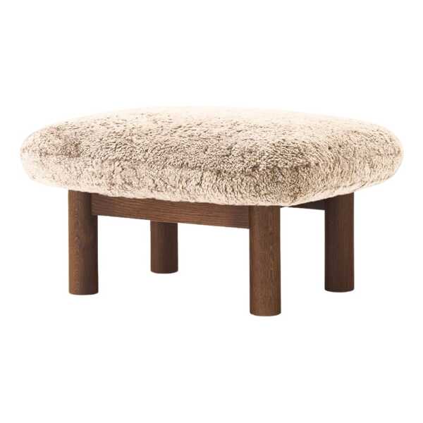 Audo Copenhagen Brasilia Fußhocker Dark oak-Nature sheepskin curly