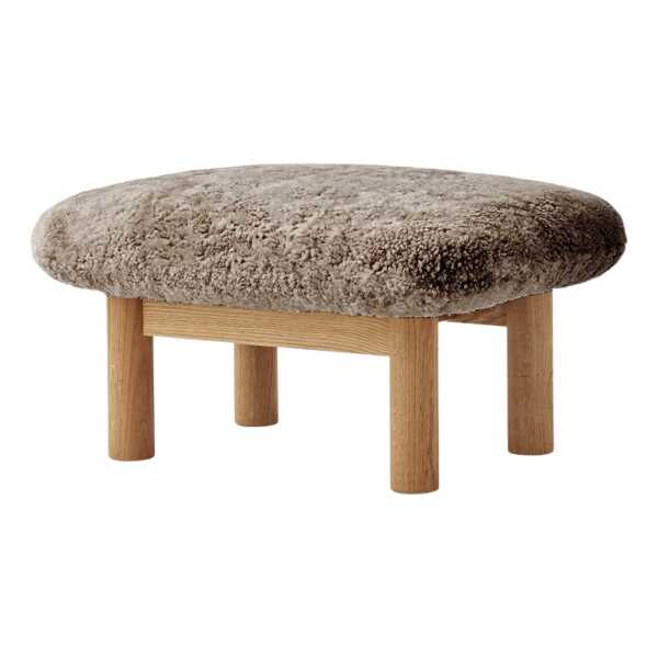 Audo Copenhagen Brasilia Fußhocker Natural oak-Sahara sheepskin curly