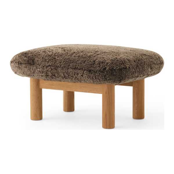 Audo Copenhagen Brasilia Fußhocker Schaffell root Braun, Eichenholzgestell
