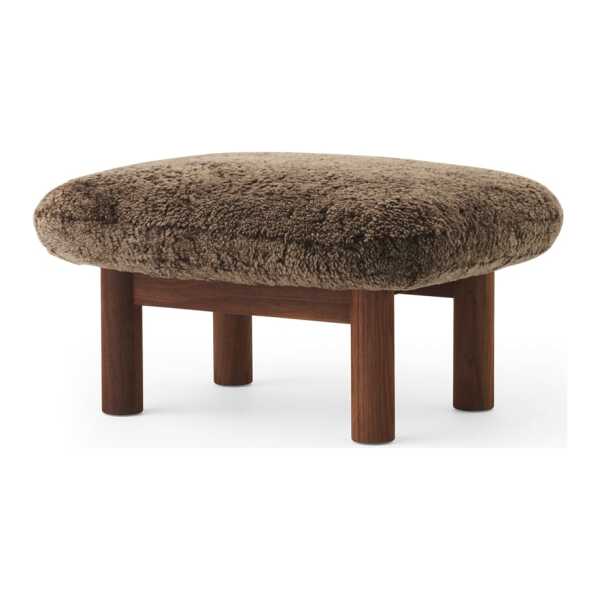 Audo Copenhagen Brasilia Fußhocker Schaffell root Braun, Walnussholzgestell