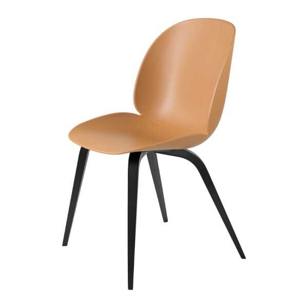 GUBI Beetle Stuhl Bernstein brown, Gestell aus schwarz gebeitztem Buchenholz