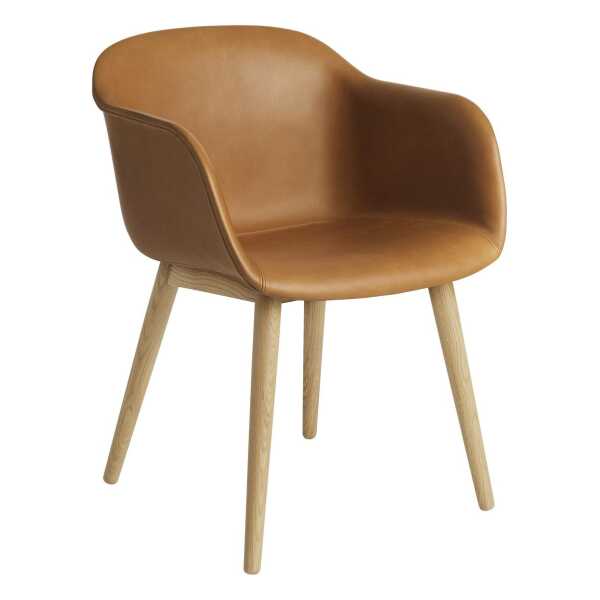 Muuto Fiber Chair Stuhl mit Armlehnen und Holzbeinen Cognac leather-oak
