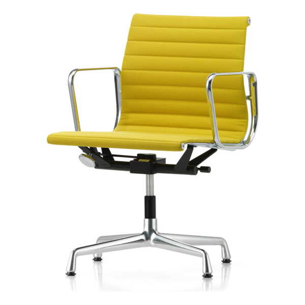 Vitra - EA 131 Bürostuhl mit Armlehnen, drehbar, verchromt / Track, pastelgreen / canola (Filzgleiter)